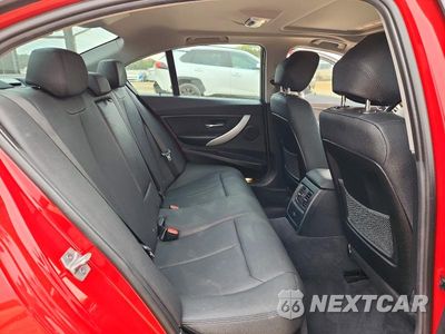 Zdjęcie 10 z 12 samochodu: 2018 BMW 320 XI VIN:WBA8E5G5XJNU47956 - miniatura