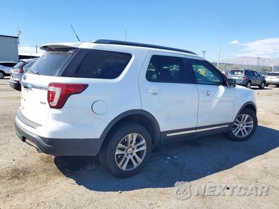 Trzecie zdjęcie samochodu z tyłu: 2018 FORD EXPLORER XLT VIN:1FM5K8D85JGC15988 - miniatura