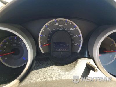 Zdjęcie 9 z 12 samochodu: 2013 HONDA FIT VIN:JHMGE8H35DC026657 - miniatura