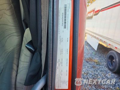 Zdjęcie 12 z 14 samochodu: 2018 VOLVO VNL SEMI TRUCK VIN:4V4NC9EH8JN999508 - miniatura
