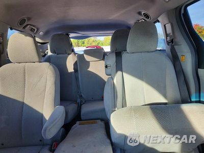 Zdjęcie 10 z 13 samochodu: 2011 TOYOTA SIENNA LE VIN:5TDKK3DC0BS122995 - miniatura