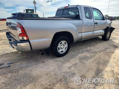 Trzecie zdjęcie samochodu z tyłu: 2015 TOYOTA TACOMA BASE VIN:5TFTX4CN2FX068288 - miniatura