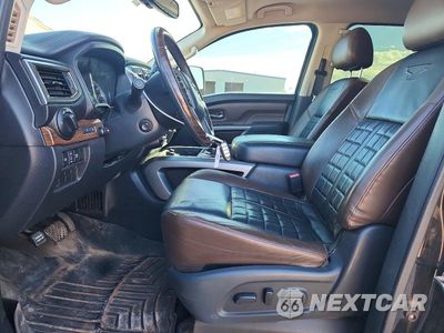 Zdjęcie 7 z 12 samochodu: 2017 NISSAN TITAN XD PLATINUM RESERVE VIN:1N6AA1F42HN514123 - miniatura