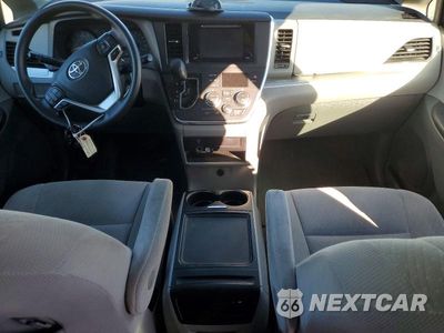 Zdjęcie 8 z 13 samochodu: 2017 TOYOTA SIENNA LE VIN:5TDKZ3DC8HS819996 - miniatura