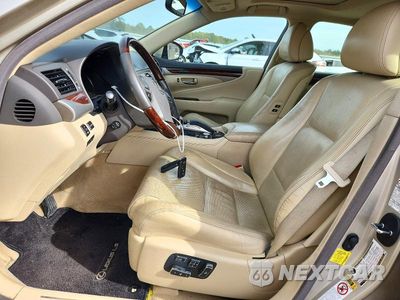 Zdjęcie 7 z 12 samochodu: 2016 LEXUS LS 460 VIN:JTHCL5EF8G5026517 - miniatura