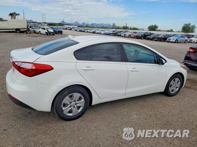 Trzecie zdjęcie samochodu z tyłu: 2016 KIA FORTE LX VIN:KNAFK4A68G5618160 - miniatura