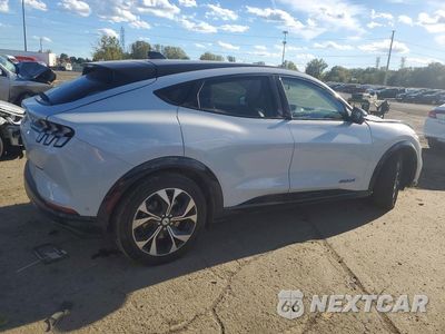 Trzecie zdjęcie samochodu z tyłu: 2022 FORD MUSTANG MACH-E PREMIUM VIN:3FMTK3SU1NMA49989 - miniatura