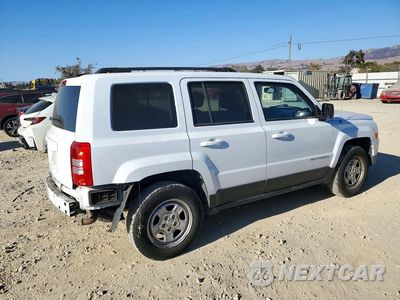 Trzecie zdjęcie samochodu z tyłu: 2016 JEEP PATRIOT SPORT VIN:1C4NJPBA0GD735291 - miniatura