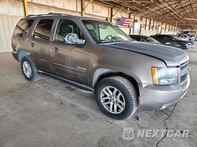 Czwarte zdjęcie samochodu z boku: 2013 CHEVROLET TAHOE K1500 LS VIN:1GNSKAE03DR178818 - miniatura