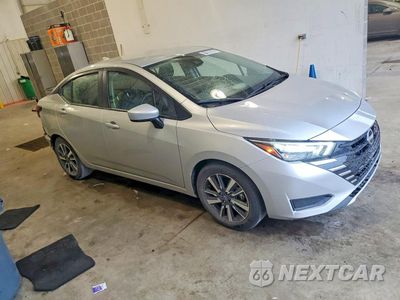 Czwarte zdjęcie samochodu z boku: 2025 NISSAN VERSA SV VIN:3N1CN8EV5SL836753 - miniatura