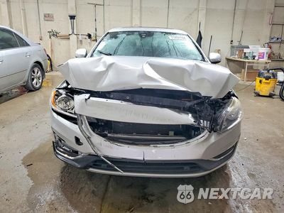 Piąte zdjęcie samochodu w środku: 2016 VOLVO S60 PREMIER VIN:YV126MFK9G2405306 - miniatura