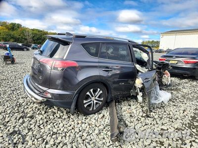Trzecie zdjęcie samochodu z tyłu: 2017 TOYOTA RAV4 LE VIN:JTMBFREV6HJ703754 - miniatura