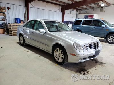 Czwarte zdjęcie samochodu z boku: 2004 MERCEDES-BENZ E 320 4MATIC VIN:WDBUF82J64X165468 - miniatura
