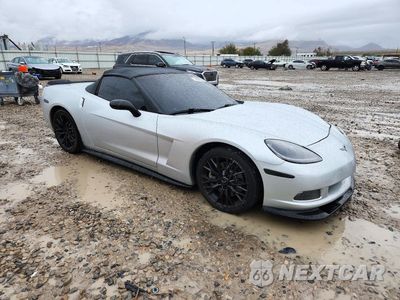 Czwarte zdjęcie samochodu z boku: 2013 CHEVROLET CORVETTE VIN:1G1YE3DW3D5107677 - miniatura