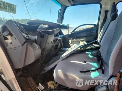Zdjęcie 7 z 13 samochodu: 2017 ISUZU NPR HD VIN:54DC4J1CXHS802969 - miniatura