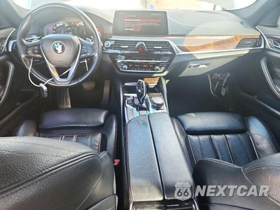 Zdjęcie 8 z 13 samochodu: 2018 BMW 530E VIN:WBAJA9C51JB251562 - miniatura
