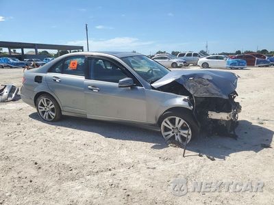 Czwarte zdjęcie samochodu z boku: 2011 MERCEDES-BENZ C 300 4MATIC VIN:WDDGF8BB8BR168533 - miniatura