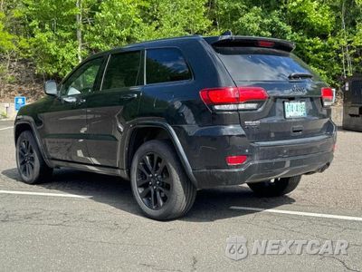 Trzecie zdjęcie samochodu z tyłu: 2018 JEEP GRAND CHEROKEE LAREDO VIN:1C4RJFAG0JC139919 - miniatura