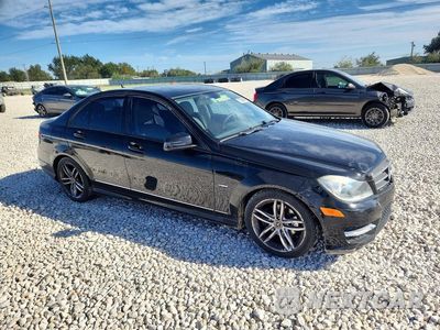 Czwarte zdjęcie samochodu z boku: 2012 MERCEDES-BENZ C 250 VIN:WDDGF4HB5CR231380 - miniatura