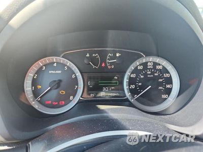 Zdjęcie 9 z 12 samochodu: 2015 NISSAN SENTRA SV VIN:3N1AB7AP8FY318811 - miniatura