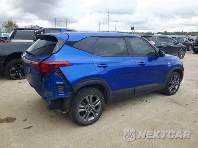 Trzecie zdjęcie samochodu z tyłu: 2022 KIA SELTOS LX VIN:KNDEPCAA3N7334659 - miniatura