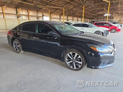 Czwarte zdjęcie samochodu z boku: 2017 NISSAN ALTIMA 2.5 SR VIN:1N4AL3AP4HN313405 - miniatura