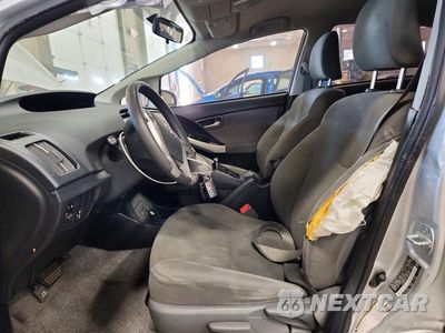 Zdjęcie 7 z 12 samochodu: 2013 TOYOTA PRIUS TWO VIN:JTDKN3DU1D1681200 - miniatura