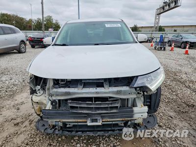 Piąte zdjęcie samochodu w środku: 2018 MITSUBISHI OUTLANDER SE VIN:JA4AD3A34JZ037093 - miniatura