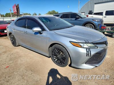 Czwarte zdjęcie samochodu z boku: 2018 TOYOTA CAMRY HYBRID XLE VIN:4T1B21HK4JU002905 - miniatura