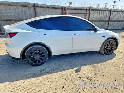 Trzecie zdjęcie samochodu z tyłu: 2022 TESLA MODEL Y VIN:7SAYGAEE8NF382301 - miniatura