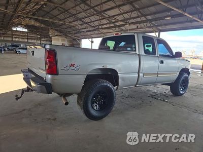 Trzecie zdjęcie samochodu z tyłu: 2004 CHEVROLET SILVERADO K1500 VIN:2GCEK19T941142442 - miniatura