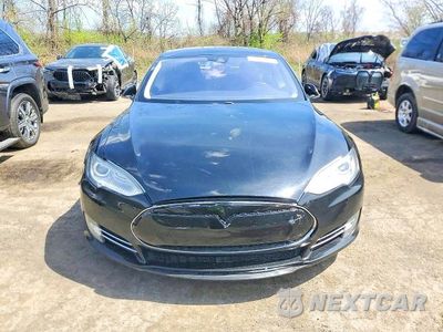 Piąte zdjęcie samochodu w środku: 2015 TESLA MODEL S VIN:5YJSA1E27FF119731 - miniatura