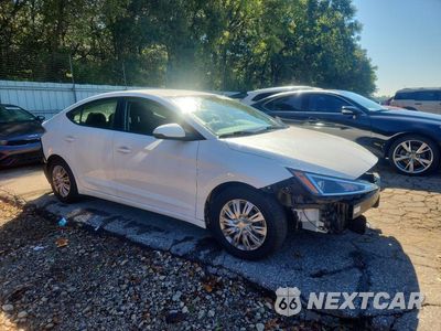 Czwarte zdjęcie samochodu z boku: 2020 HYUNDAI ELANTRA SE VIN:5NPD74LF3LH597544 - miniatura
