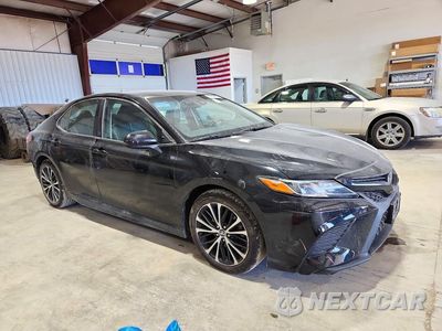 Czwarte zdjęcie samochodu z boku: 2018 TOYOTA CAMRY SE VIN:4T1B11HK8JU527257 - miniatura