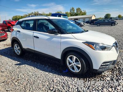 Czwarte zdjęcie samochodu z boku: 2019 NISSAN KICKS S VIN:3N1CP5CU4KL525091 - miniatura