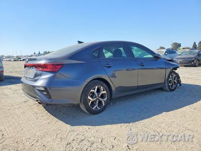 Trzecie zdjęcie samochodu z tyłu: 2020 KIA FORTE LXS VIN:3KPF24AD6LE244471 - miniatura
