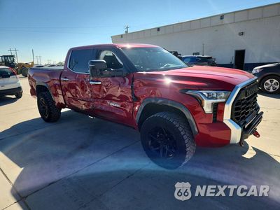 Czwarte zdjęcie samochodu z boku: 2024 TOYOTA TUNDRA CREWMAX LIMITED VIN:5TFJA5ECXRX021458 - miniatura
