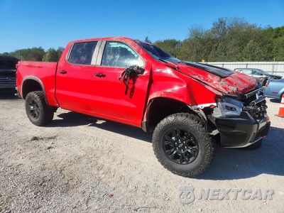 Czwarte zdjęcie samochodu z boku: 2022 CHEVROLET SILVERADO K1500 ZR2 VIN:3GCUDHEL0NG642311 - miniatura