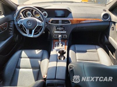 Zdjęcie 9 z 13 samochodu: 2012 MERCEDES-BENZ C 250 VIN:WDDGF4HB7CA623405 - miniatura