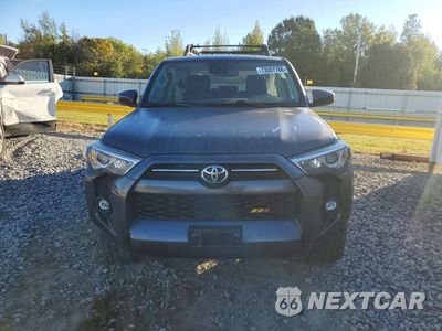 Piąte zdjęcie samochodu w środku: 2021 TOYOTA 4RUNNER SR5 VIN:JTEEU5JR2M5234343 - miniatura