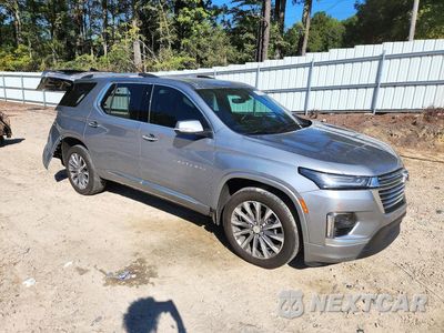 Czwarte zdjęcie samochodu z boku: 2023 CHEVROLET TRAVERSE PREMIER VIN:1GNEVKKW8PJ306900 - miniatura