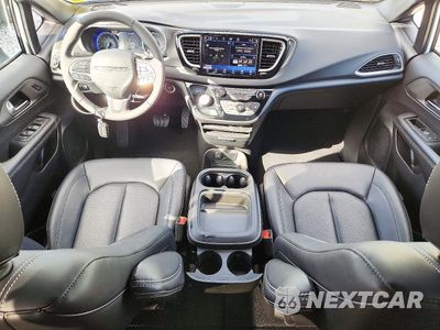 Zdjęcie 8 z 13 samochodu: 2027 CHRYSLER PACIFICA SELECT VIN:2C4RC1BGXVR580837 - miniatura
