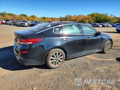 Trzecie zdjęcie samochodu z tyłu: 2019 KIA OPTIMA EX VIN:5XXGU4L1XKG327733 - miniatura