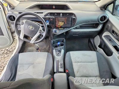Zdjęcie 8 z 13 samochodu: 2014 TOYOTA PRIUS C THREE VIN:JTDKDTB36E1563688 - miniatura