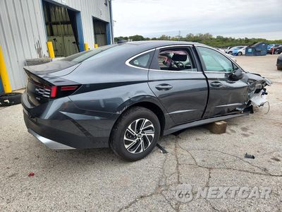 Trzecie zdjęcie samochodu z tyłu: 2026 HYUNDAI SONATA HYBRID BLUE VIN:KMHL24JJ9TA174052 - miniatura