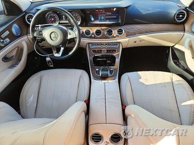 Zdjęcie 8 z 12 samochodu: 2018 MERCEDES-BENZ E 300 4MATIC VIN:WDDZF4KB1JA429127 - miniatura