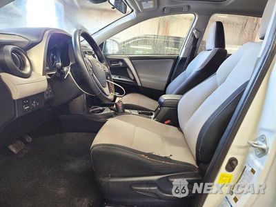 Zdjęcie 7 z 12 samochodu: 2018 TOYOTA RAV4 XLE VIN:JTMRFREV2JD223567 - miniatura