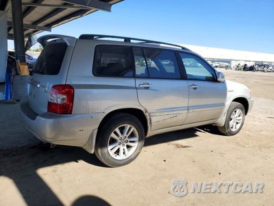 Trzecie zdjęcie samochodu z tyłu: 2006 TOYOTA HIGHLANDER HYBRID VIN:JTEEW21A560002886 - miniatura