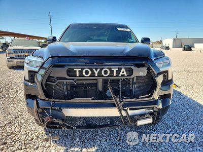 Piąte zdjęcie samochodu w środku: 2024 TOYOTA SEQUOIA PLATINUM VIN:7SVAAABA1RX040319 - miniatura