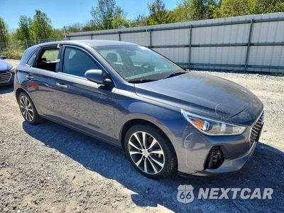 Czwarte zdjęcie samochodu z boku: 2018 HYUNDAI ELANTRA GT BASE VIN:KMHH35LEXJU077351 - miniatura